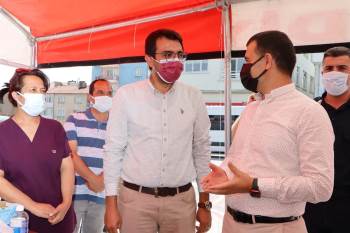 Emirdağ’Da Aşı Çalışmasını Yaygınlaştırmak İçin Çadır Kuruldu
