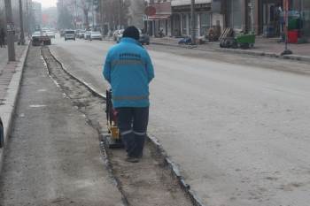 Emirdağ Da Bozulan Yollarda Asfalt Yama Çalışmaları Başladı

