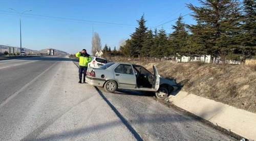 Emirdağ'da trafik kazası: 3 yaralı!