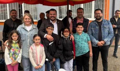 Emirdağlılar Vakfı’ndan çocuklara yıl sonu hediyesi