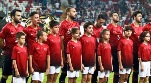 Emre Mor’a İstiklal Marşı tepkisi