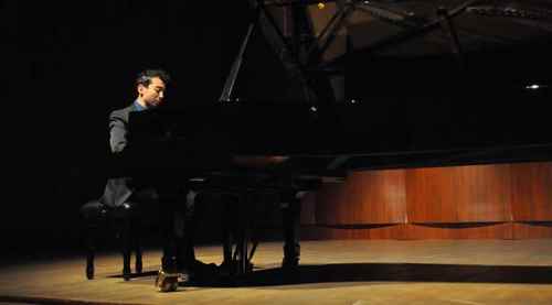 Emre Yavuz müzikseverleri büyüledi