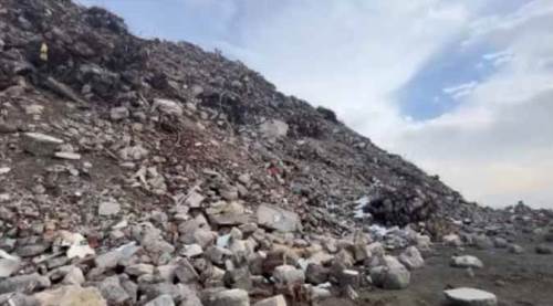 En acı görüntü: Enkaz dağları...