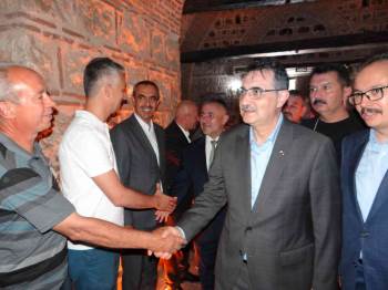 Enerji Ve Tabii Kaynaklar Bakanı Dönmez Selden Etkilenen Köylerin Muhtarıyla Bir Araya Geldi
