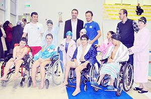 Engelleri yüzme ile aşıyorlar