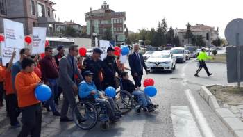 Engelli Öğrenciler Yaya Önceliğine Dikkat Çekti
