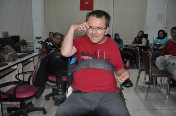 Engelli Öğretmenden Asker Selamı
