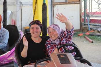 Engellilerin Lunapark Keyfi
