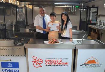 Engelsiz Gastronomi Merkezinde Eğitim Gören Özel Bireyler Belgelerini Aldı

