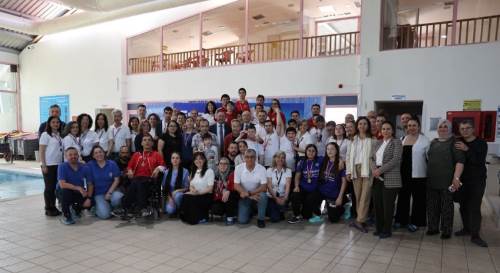 Engelsiz kulaçlar Eskişehir’de yürekleri ısıttı