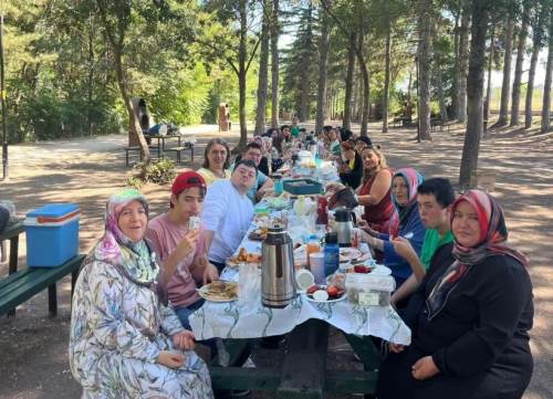 Engelsiz Kültür ve Sanat Merkezi üyeleri Eskişehir'de piknik yaptı