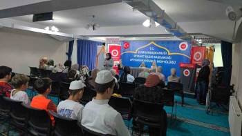 Engelsiz Kur’An Kursu’Nda Braille Alfabeli Kur’An Hediye Edildi
