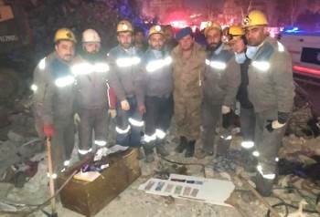 Enkazda Buldukları Para Ve Değerli Eşyaları Güvenlik Güçlerine Teslim Ettiler
