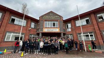 Erciyes Üniversitesi öğrencilerinden lise öğrencilerine spor etkinliği
