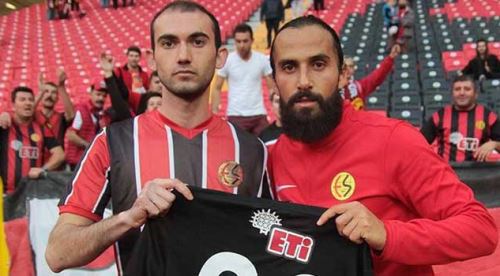 Erkan Zengin'den anlamlı hediye