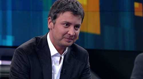 ERSİN DÜZEN GELİYOR