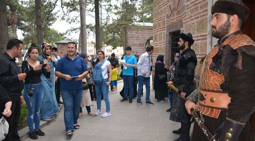 Ertuğrul Gazi Türbesi'ne gurbetçi akını