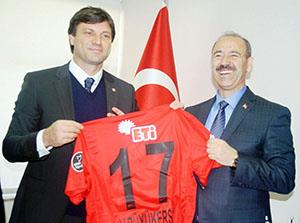 Çeyrek Yüzyılın Antrenörü  Ertuğrul Sağlama Muşta yoğun ilgi