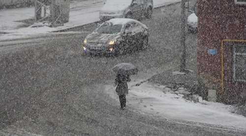 Erzurum ve Kars'ta kar yağışı başladı