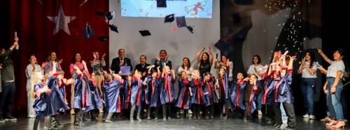 Es Çocuk Evi’nde mezuniyet coşkusu: Minikler diplomalarını aldı
