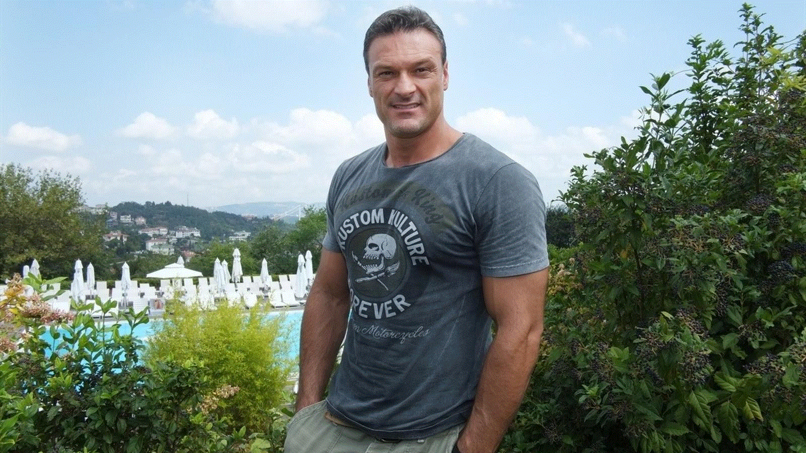 ES ES ALPAY ÖZALAN İLE EL SIKIŞTI