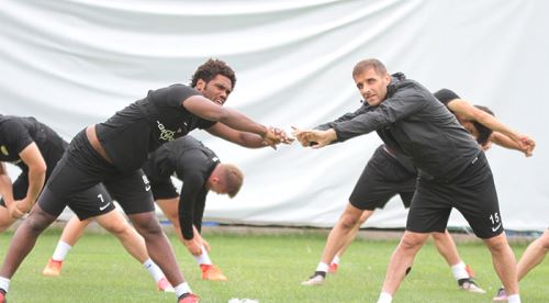 Es Es aralıksız çalışıyor