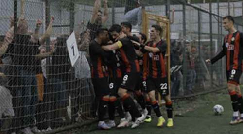 Es Es deplasmanlardan eli boş dönmedi