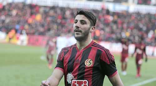 Es Es fotoğraflarını kaldırdı