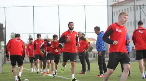 ES ES KAPILARI KAPATTI