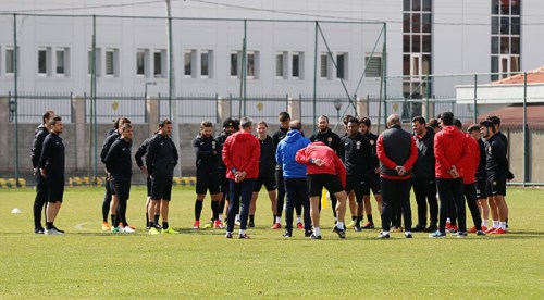 Es Es mesaiye başladı