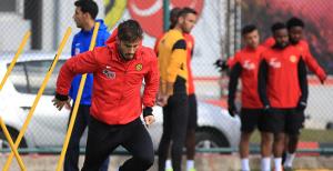 Es Es, Nevzat Demir'de çalıştı