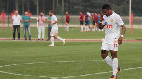 Es Es Ofoedu ile güldü