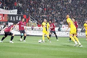 Es Es paslaşmayı seviyor 