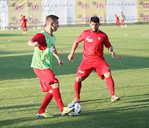 Es Es, Sivasa kilitlendi