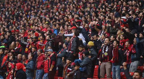 Es Es taraftarı kahroldu