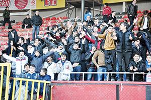 Es Es taraftarı önünde çalıştı