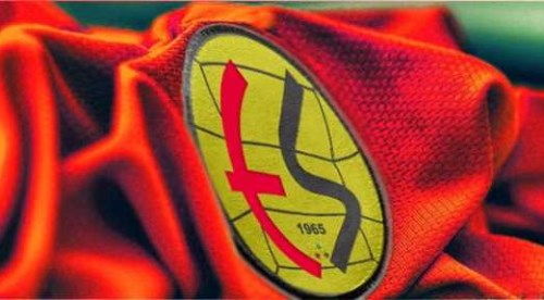 Es Es'te iki flaş imza! Takımda kaldılar