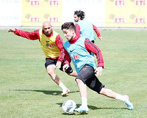 Es Es Tellosuz çalıştı