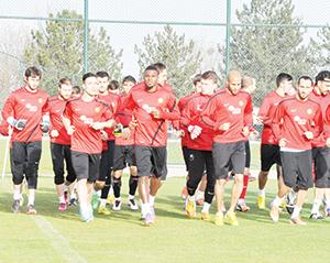 Es Es topbaşı yapıyor