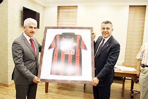 Es Esten Sakallıya ziyaret