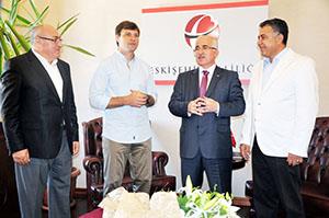 Es Esten Vali Tunaya ziyaret 