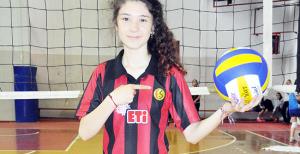 Es Es ve voleybol tutkusu bir arada