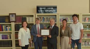 Esat Anık’Tan Dpü’Ye 685 Kitap Bağışı
