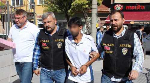 Eşini bıçaklayarak öldüren koca tutuklandı