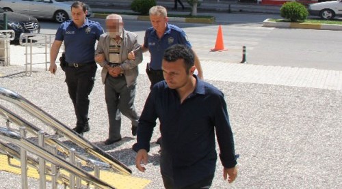 Eşini öldürdü ilk işi kızını aramak oldu