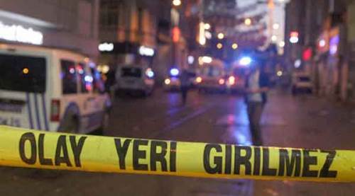 Eşinin boğazını keserek öldürdü