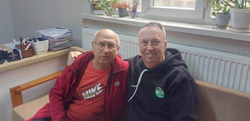 Eski dostlar hasret giderdi