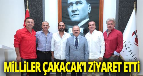 Eski milli futbolcular Vali'yi ziyaret etti