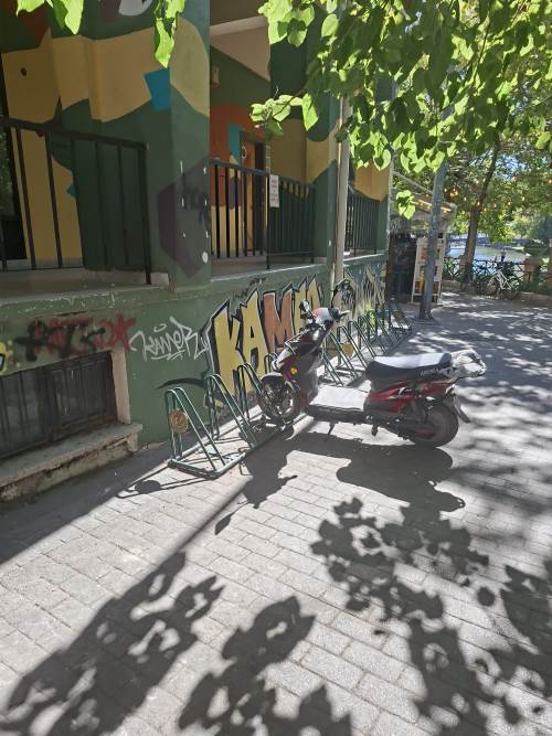 Eskişehir Adalar’da bisiklet parkına motosiklet engeli