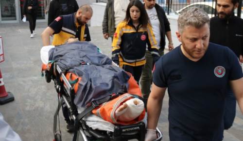 Eskişehir Adliyesi önünde bir garip fotoğraf: Sedyede, çelik yelek ile geldi!